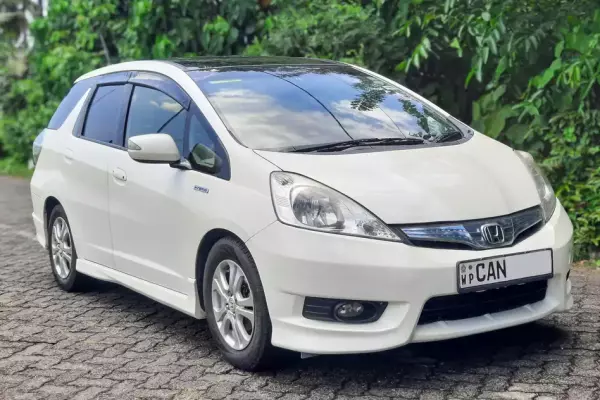 Honda Shuttle for rent in Sri Lanka