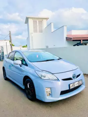 Toyota Prius for rent in Galle