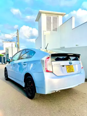 Toyota Prius for rent in Galle