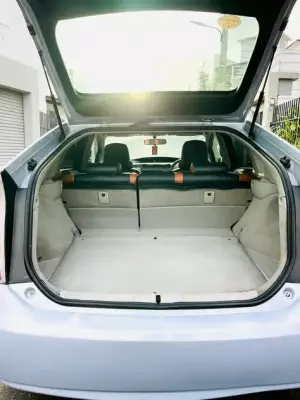 Toyota Prius for rent in Galle
