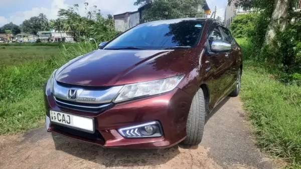 Honda Grace for rent in Sri Lanka