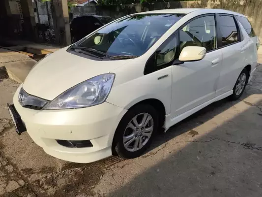 Honda Shuttle for rent in Sri Lanka