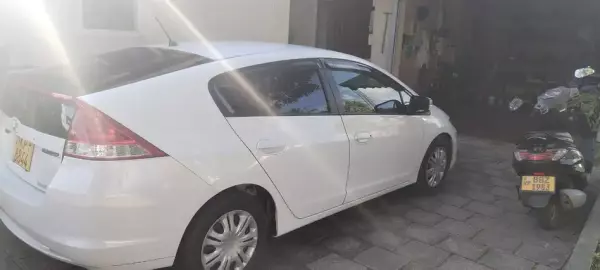 Honda Insight for rent in Bentota