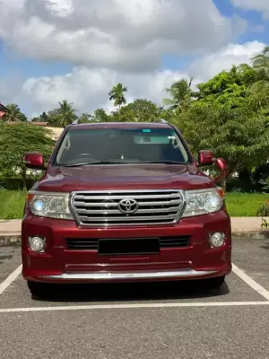 Toyota Land Cruiser 200 for rent in Sri Lanka