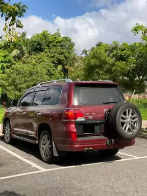 Toyota Land Cruiser 200 for rent in Sri Lanka