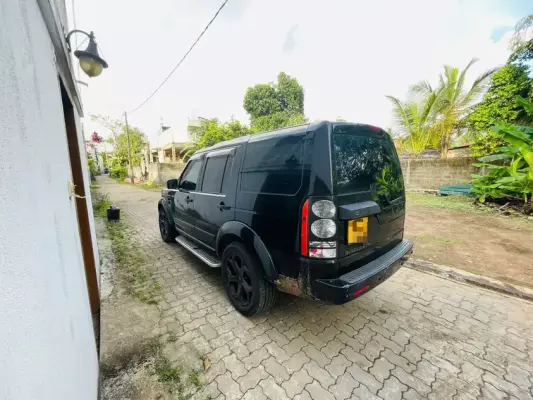 Land Rover Discovery for rent in Sri Lanka