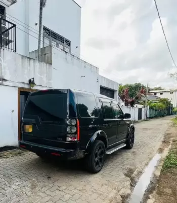 Land Rover Discovery for rent in Sri Lanka