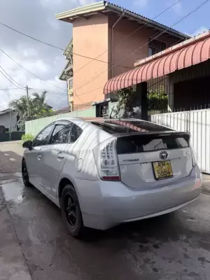 Toyota Prius for rent in Negombo