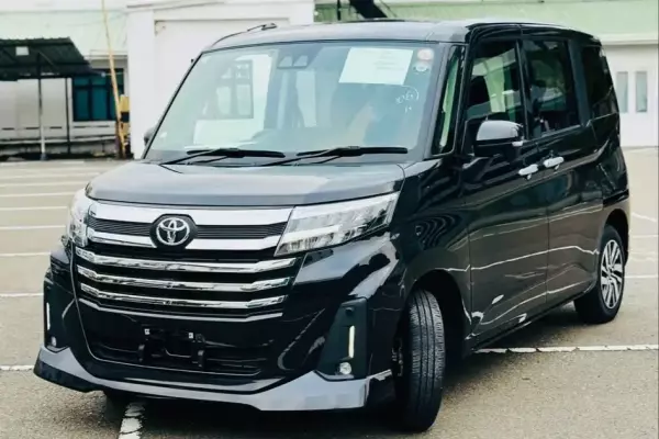 Toyota Roomy for rent in Sri Lanka