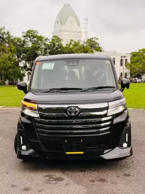 Toyota Roomy for rent in Batticaloa