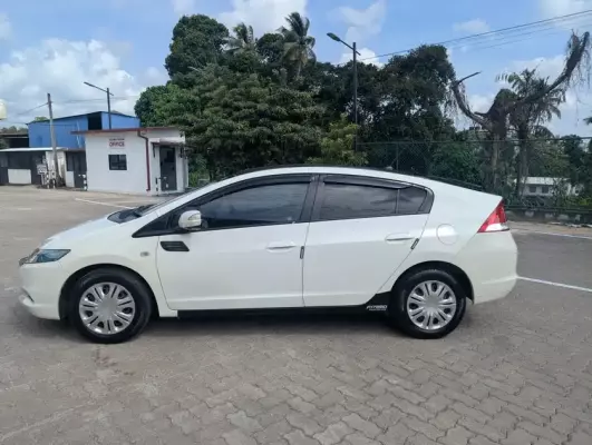 Honda Insight for rent in Sri Lanka