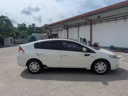 Honda Insight for rent in Sri Lanka
