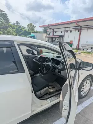 Honda Insight for rent in Sri Lanka